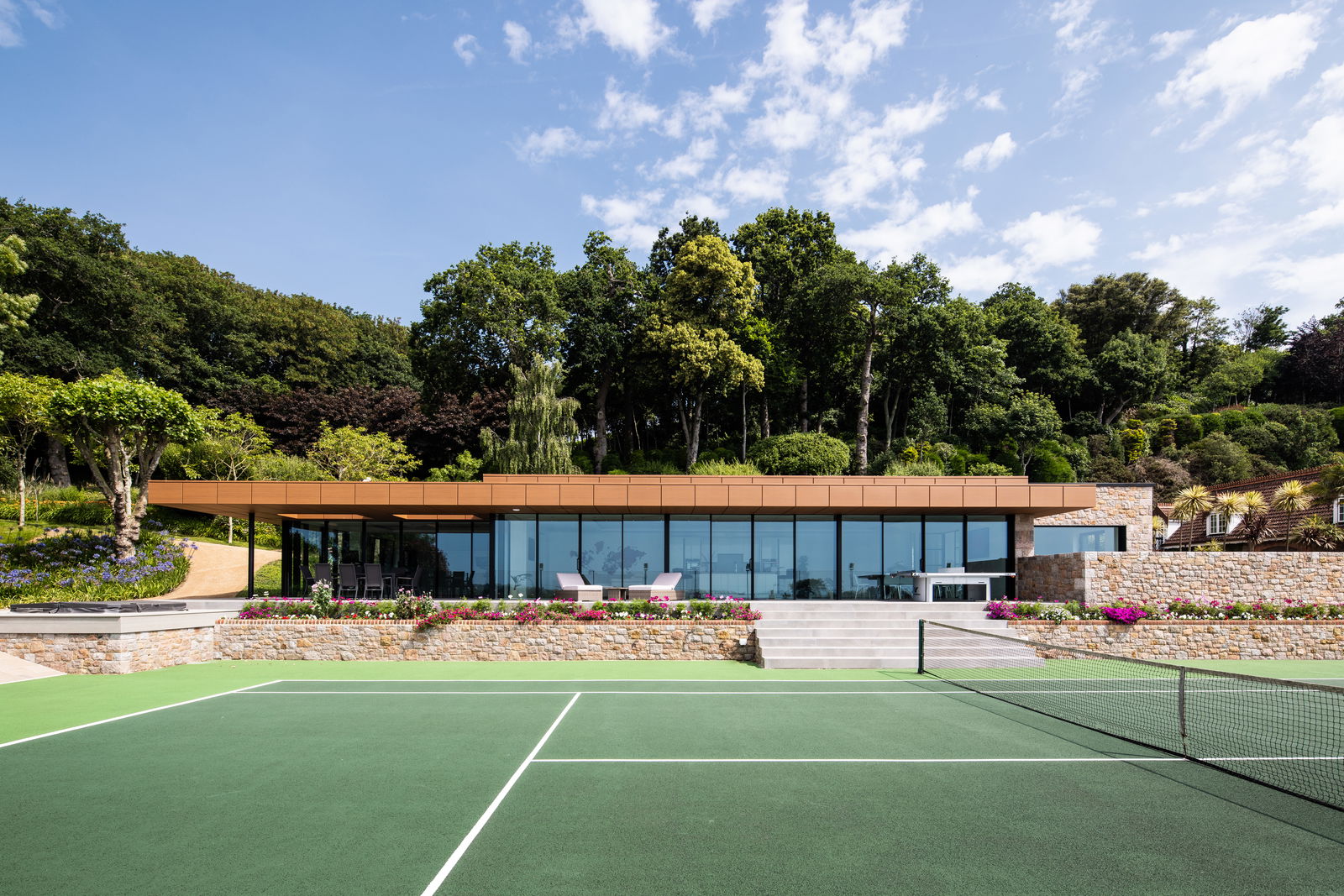 Magnetic Rail Sliding Doors: The Future of Effortless Large-Scale Glazing
