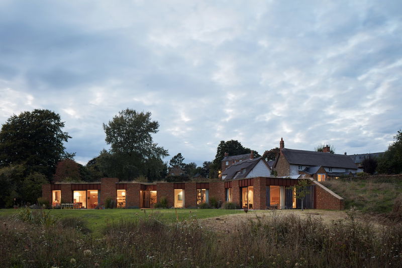Beanacre Oxfordshire: New Build House for Charlie Luxton