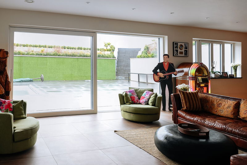 Lower Priory Farm: Luxurious New Build, Stanmore London 
