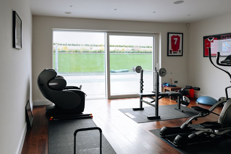 Lower Priory Farm: Luxurious New Build, Stanmore London 