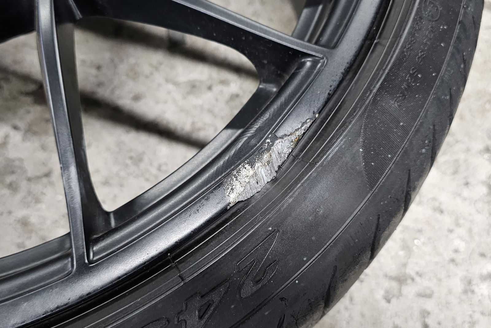 Alloy Wheel Scuffs? Get Flawless Repairs in London & Essex!